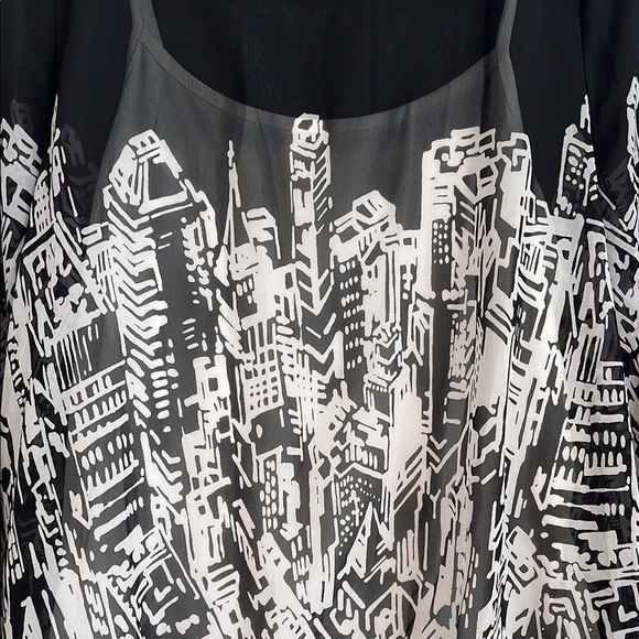 ALFANI NWOT Sheer Black and White City Graphic Flowy Blouse and Tank, Size M - Picture 3 of 11